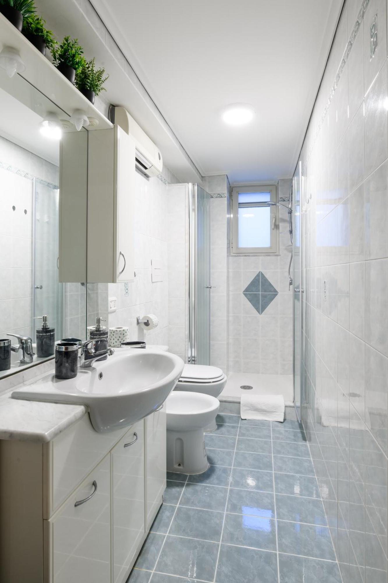 Domus-historic Center-central Station Apartment