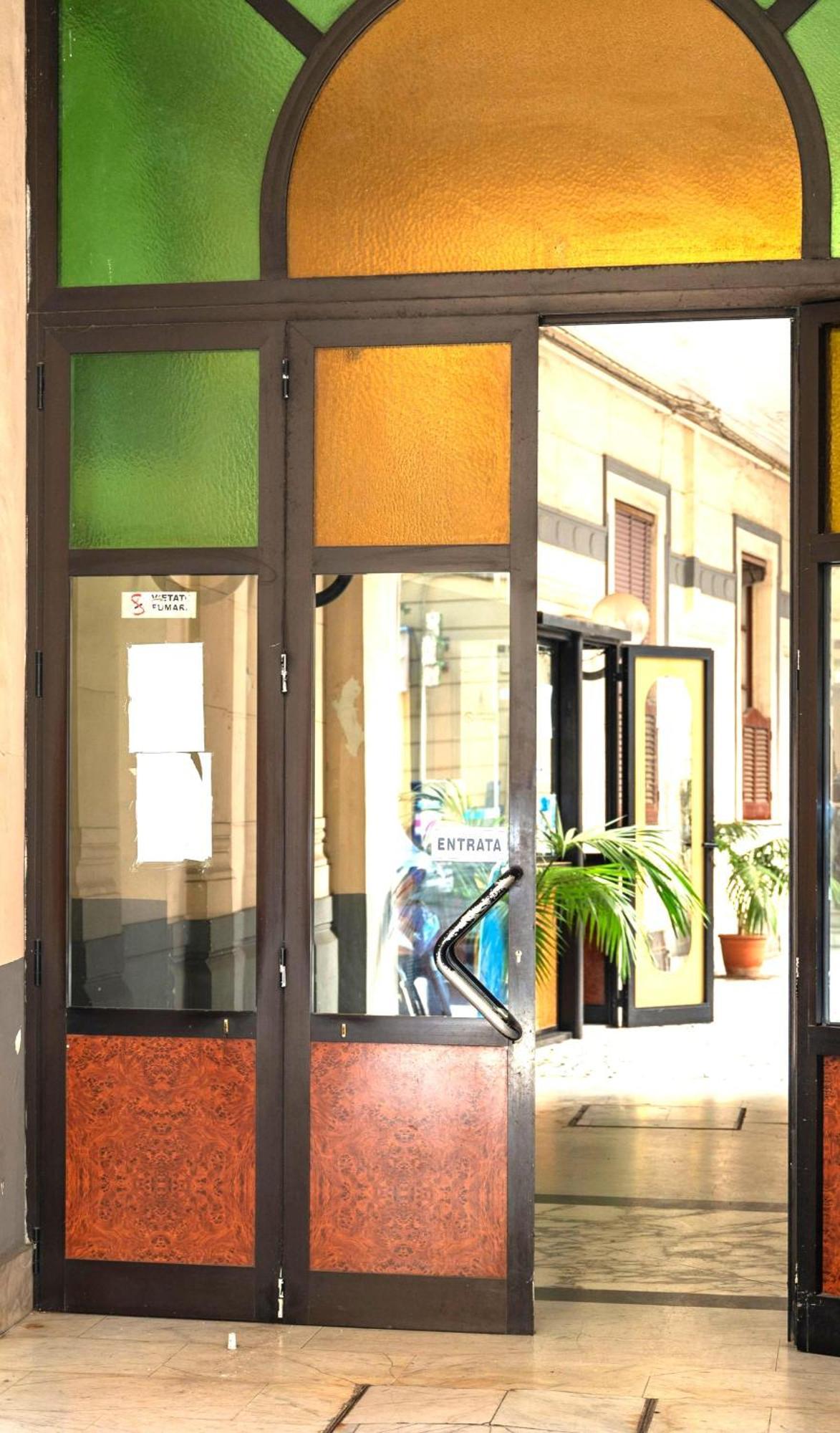 Domus-historic Center-central Station Apartment *